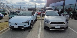 2025 volvo ex30 vs Mini countryman se.jpg