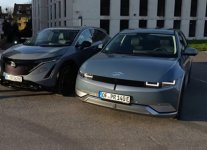 Hyundai Ioniq 5 vs Nissan Ariya ev.jpg