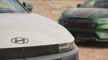 ford mustang mach-e vs hyundai ioniq 5.jpg ford mustang mach-e vs hyundai ioniq 5.jpg