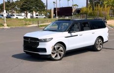 2025 Lincoln Navigator Black.jpg