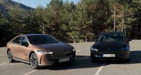 mazda 6 vs Tesla model 3.jpg mazda 6 vs Tesla model 3.jpg