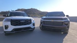 ford explorer vs chevy traverse 2025.jpg